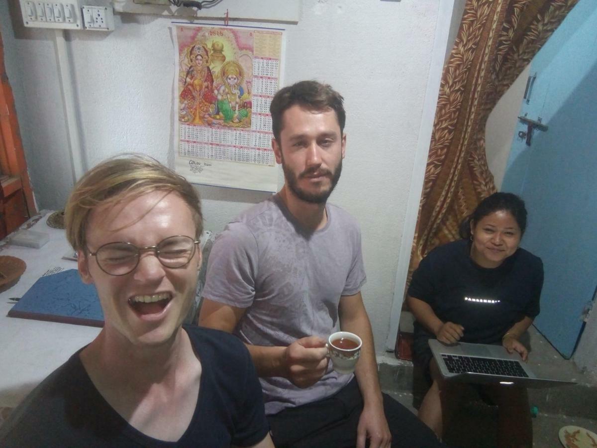 Atathi Niwas Guest House For Backpackers And Travellers Силигури Экстерьер фото