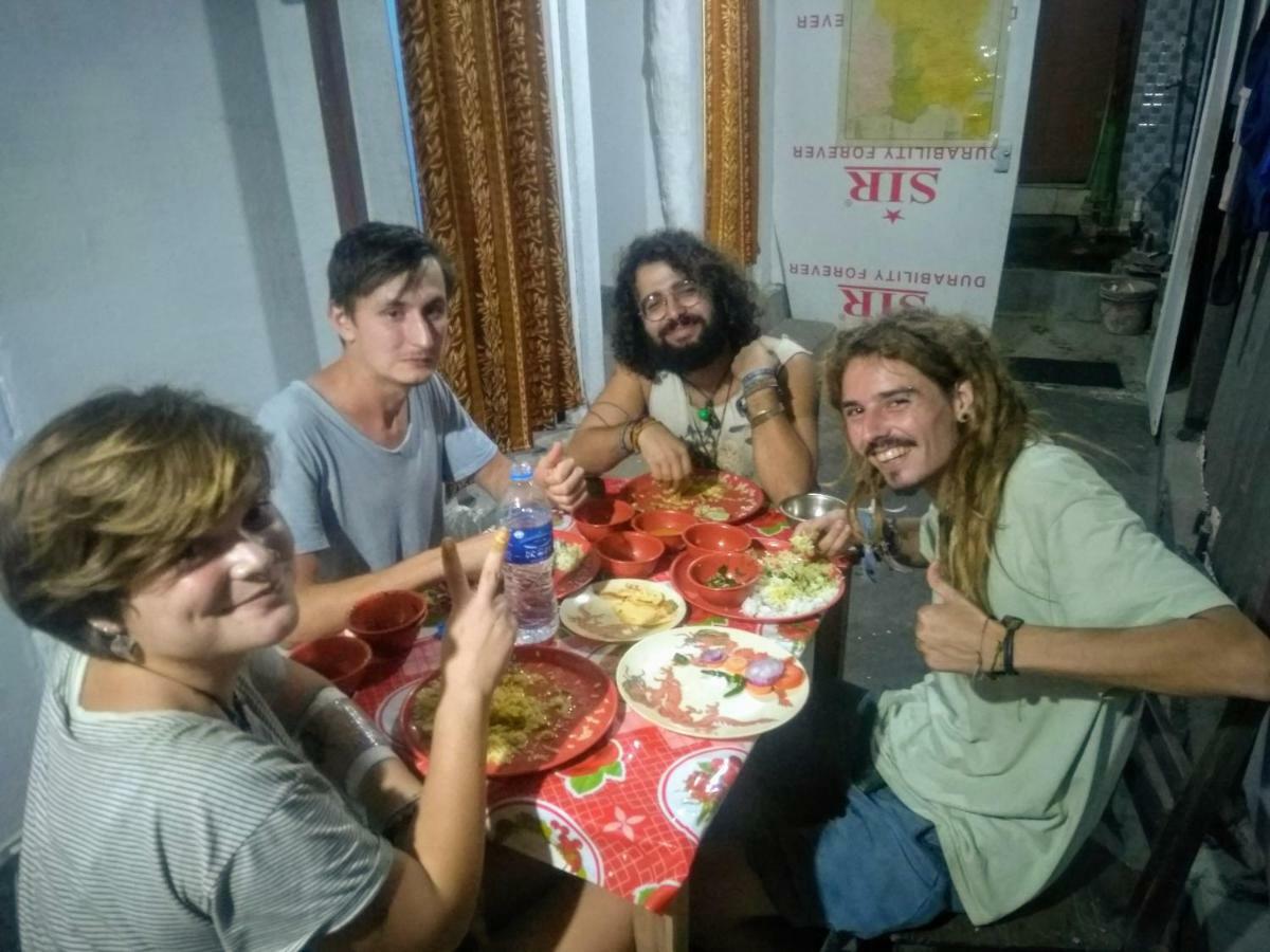 Atathi Niwas Guest House For Backpackers And Travellers Силигури Экстерьер фото