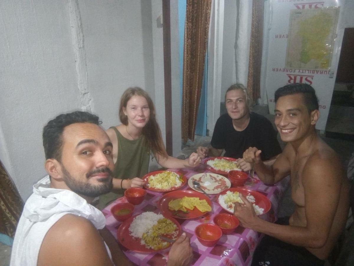 Atathi Niwas Guest House For Backpackers And Travellers Силигури Экстерьер фото